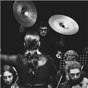 Sono Alessandro, impartisco lezioni di percussioni/batteria. Vivere di musica è stupendo spero di fare percorsi stupendi con voi